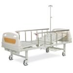 cama-hospital-manual-sistema-de-manivela-manual-doble-cabecera-de-la-cama-del-abs-6-barras-de-aluminio-cerca-que-se-puede-subir