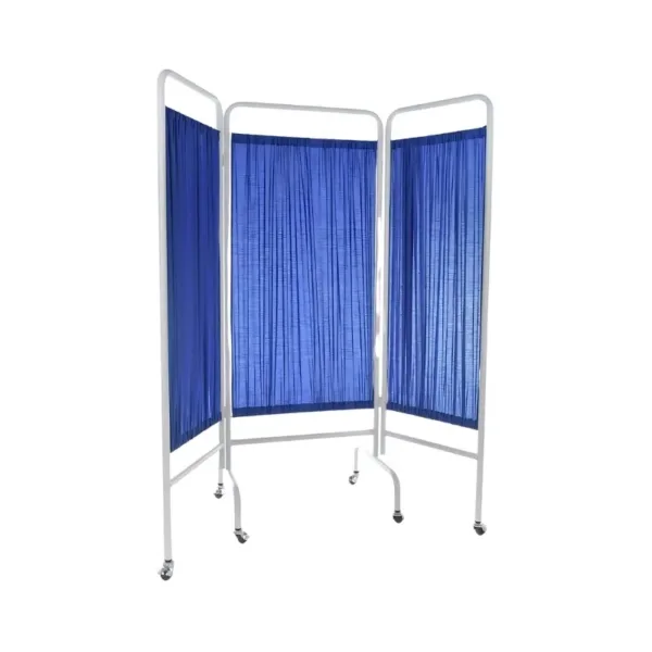Biombo de tres cortinas hospitalario con estructura de acero, cortinas de algodón y rodajas para brindar privacidad en clínicas, hospitales y consultorios.